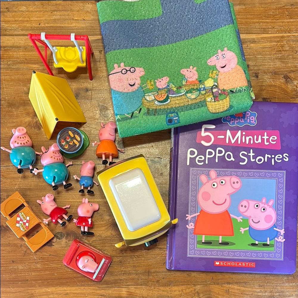 Peppa Pig Playset with Storybook & Playmat